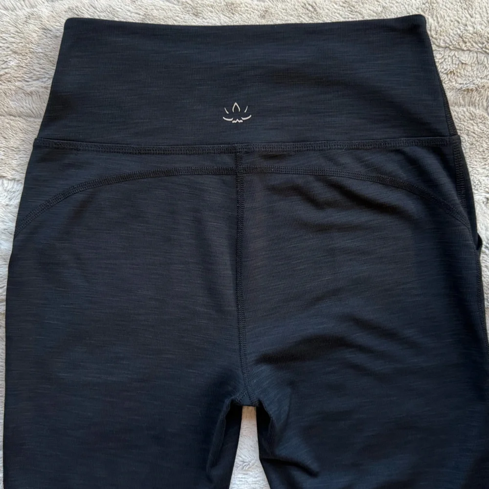 Beyond Yoga Women's Heather Rib All Day Flare Pants in Black Size L - Picture 7 of 16